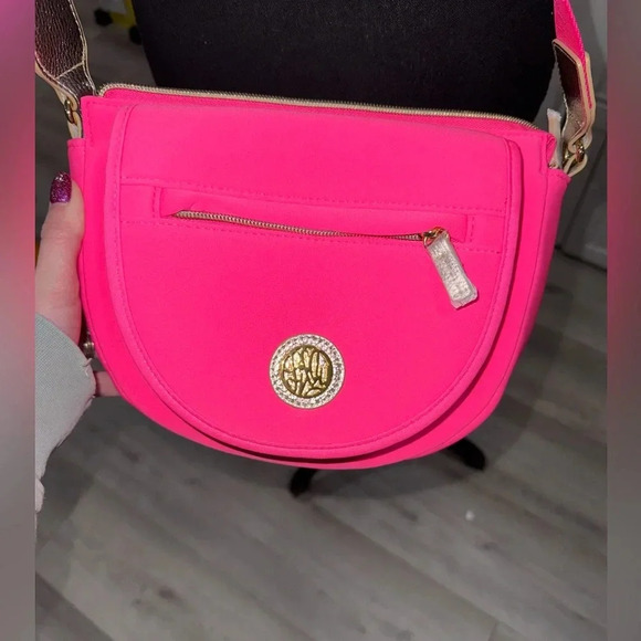 Lilly Pulitzer Giavanna Pink
Neoprene Crossbody Bag - Picture 7 of 14